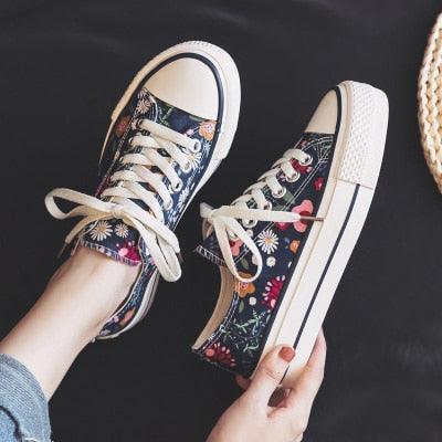 Floral Canvas Shoes - aprasi